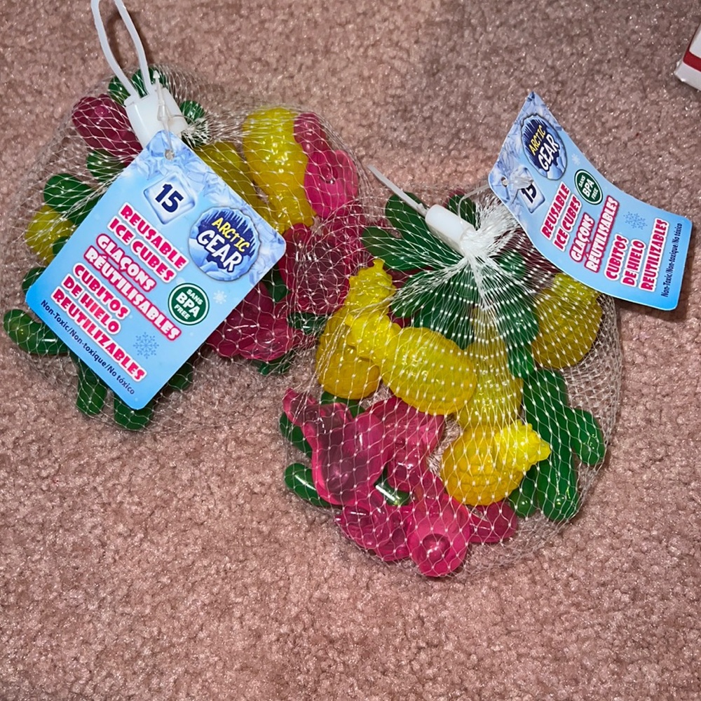 NWT 30pc Arctic Gear reusable ice cubes flamingo, cactus pineapple